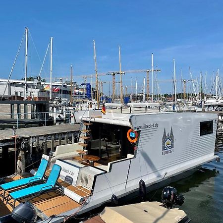 Готель Hausboot Mit Traumlage In Luebeck-Travemuende Екстер'єр фото