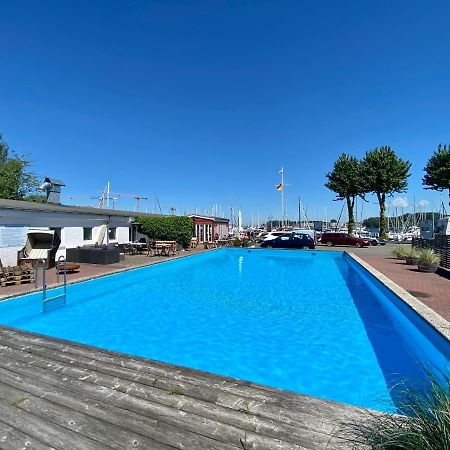 Готель Hausboot Mit Traumlage In Luebeck-Travemuende Екстер'єр фото