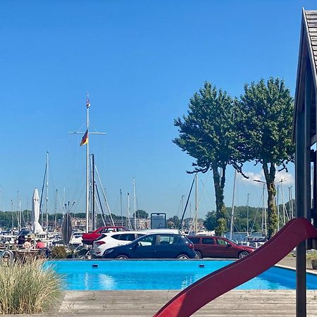 Готель Hausboot Mit Traumlage In Luebeck-Travemuende Екстер'єр фото
