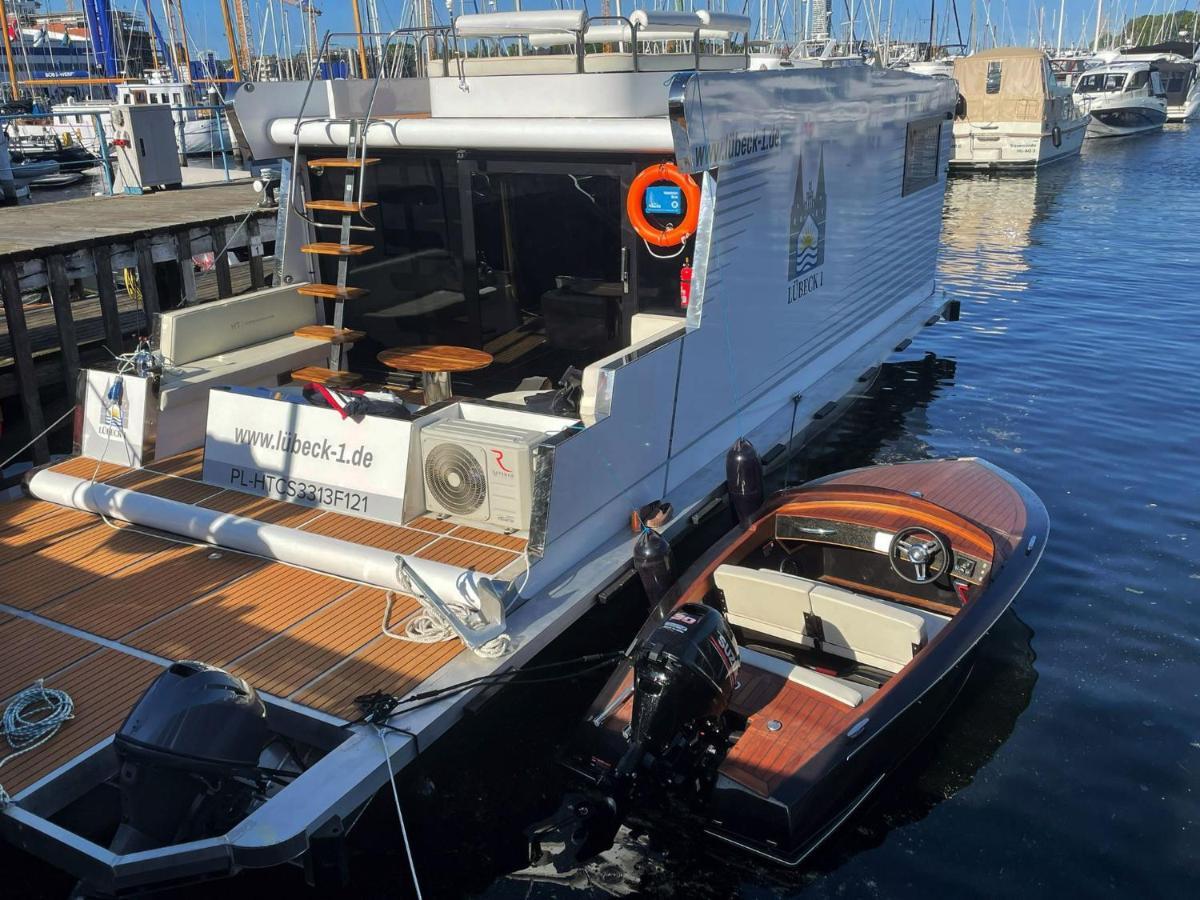 Готель Hausboot Mit Traumlage In Luebeck-Travemuende Екстер'єр фото