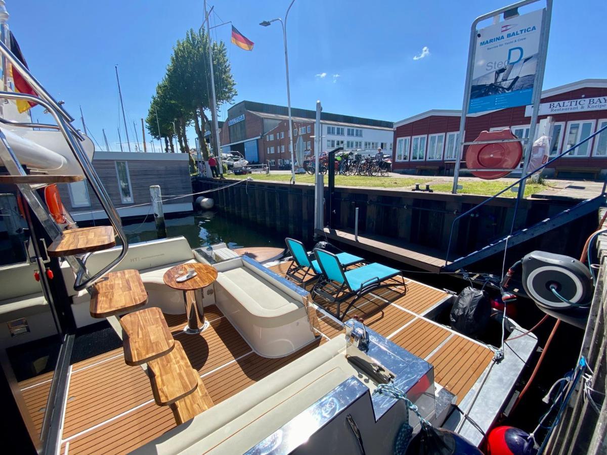 Готель Hausboot Mit Traumlage In Luebeck-Travemuende Екстер'єр фото