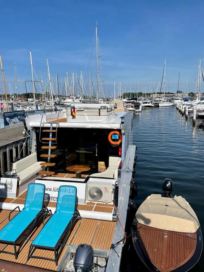 Готель Hausboot Mit Traumlage In Luebeck-Travemuende Екстер'єр фото