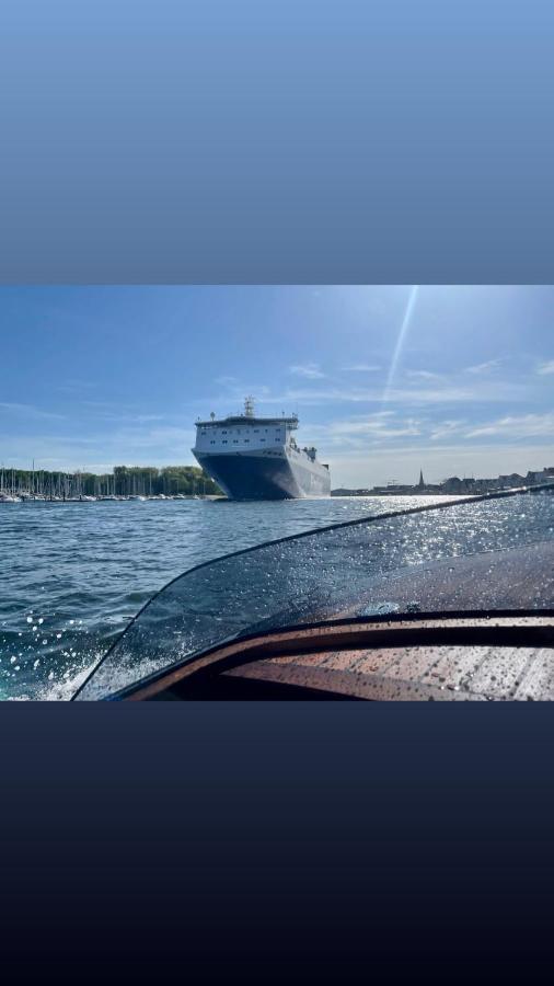 Готель Hausboot Mit Traumlage In Luebeck-Travemuende Екстер'єр фото