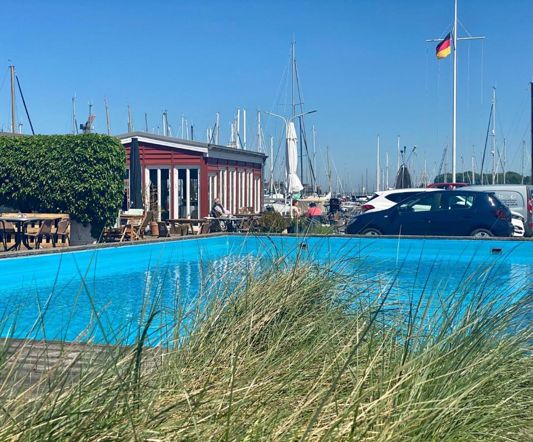 Готель Hausboot Mit Traumlage In Luebeck-Travemuende Екстер'єр фото