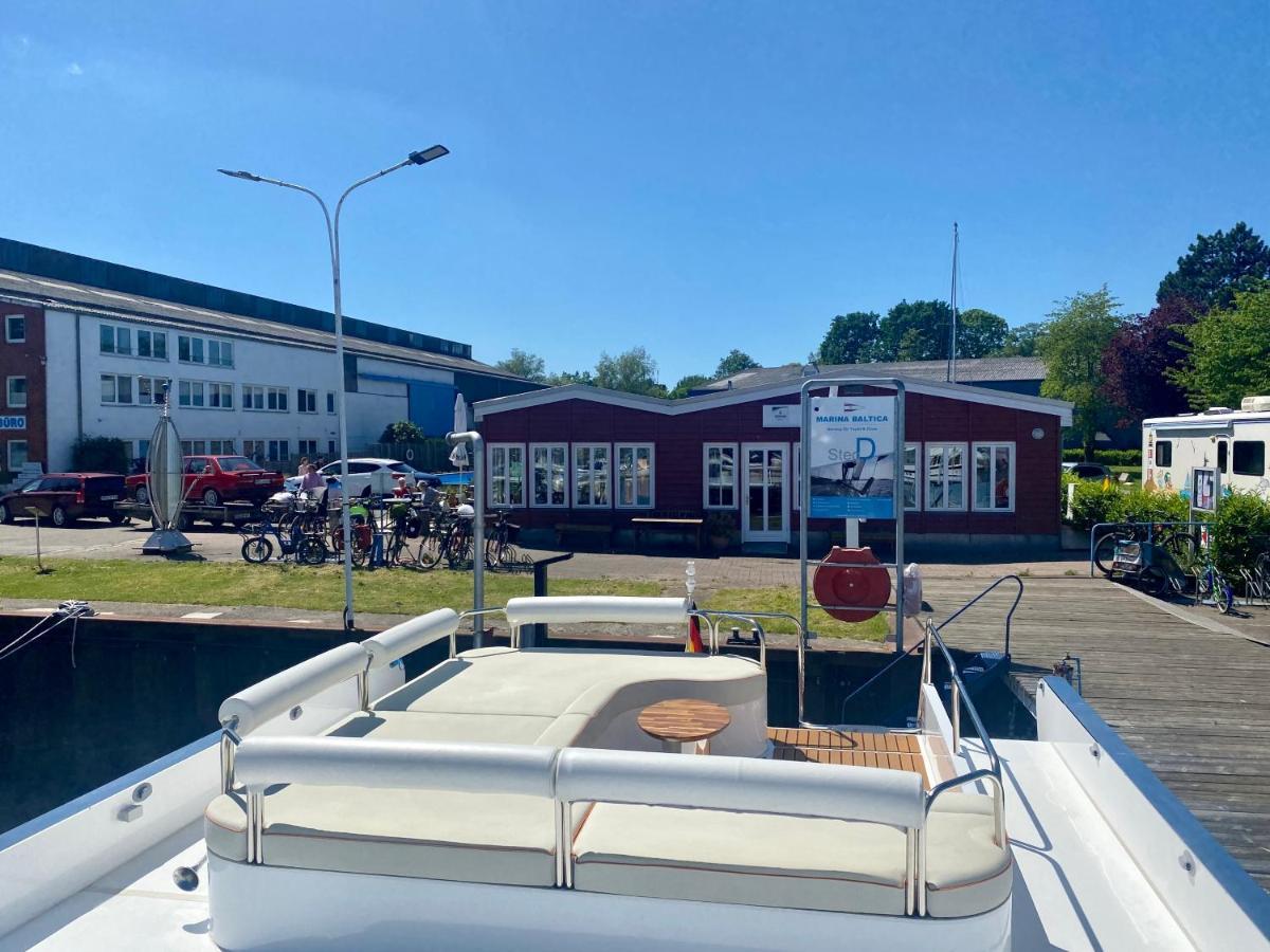 Готель Hausboot Mit Traumlage In Luebeck-Travemuende Екстер'єр фото