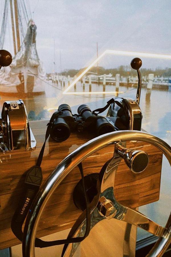 Готель Hausboot Mit Traumlage In Luebeck-Travemuende Екстер'єр фото